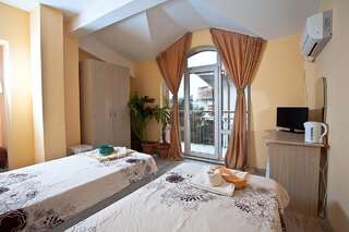 Отель Familly hotel Randevu Кранево Двухместный номер с 2 отдельными кроватями и балконом-3