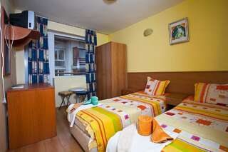 Отель Familly hotel Randevu Кранево Двухместный номер с двуспальной кроватью и дополнительной кроватью-1
